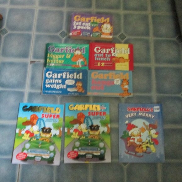Lot of 8 Garfield Books - Picture 1 of 5